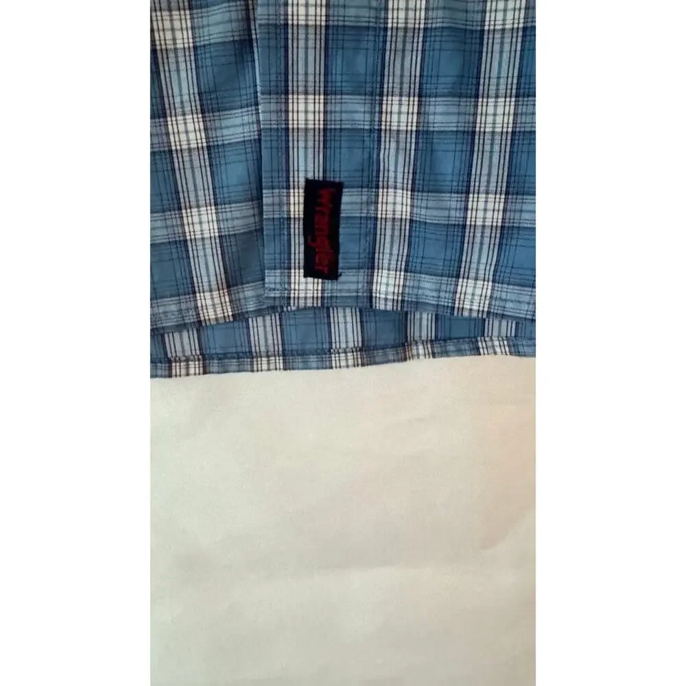 Wrangler Premium Quality Blue Plaid Short Sleeve Button-Up Shirt L